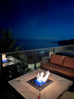 Oceanfront Gated villa - 1