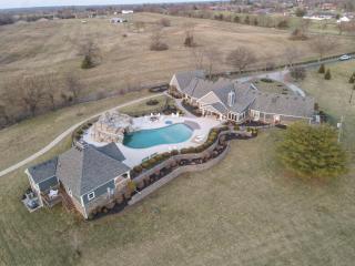 The Bluegrass Grand Estate: Bourbon Trail Luxury - Bardstown - 6