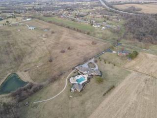 The Bluegrass Grand Estate: Bourbon Trail Luxury - Bardstown - 8