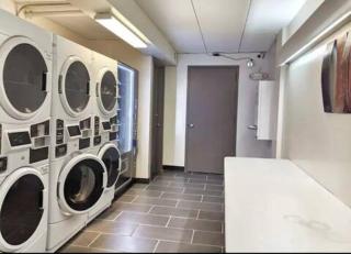 Lake Winni Studio Condo Full Kitchen - Weirs Beach - Laconia - 7