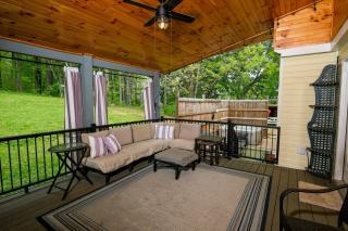 Firepit, close to parkway, hot tub, tons of games! - Pigeon Forge - 1