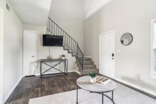 Rex Townhomes 2411r I Spacious 1 Bed 15 Bath - 9