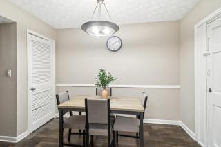 Rex Townhomes 2421a I Spacious 2 Bed 25 Bath - Ellenwood - 1