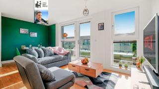 1 Bedroom Penthouse Apartment By Littlepiggyrentals Short Lets & Serviced Accommodation Stevenage With Balcony & Fast WiFi - Stevenage - 9