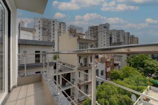 Aura Homes 1 BHK Serviced Apartment Near Golf Course Road Gurgaon - Gurgaon - 9