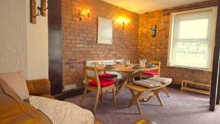 Character 2-Bed Cottage in Gloucester City - - 7