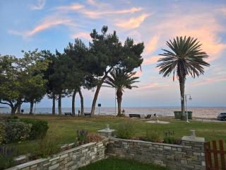 Mikiverna Beachfront Family Maisonette - Kalivia Poligirou - 7