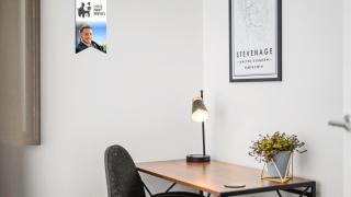 1 Bedroom Penthouse Apartment By Littlepiggyrentals Short Lets & Serviced Accommodation Stevenage With Balcony & Fast WiFi - Stevenage - 3