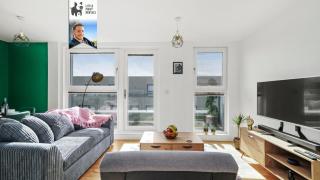 1 Bedroom Penthouse Apartment By Littlepiggyrentals Short Lets & Serviced Accommodation Stevenage With Balcony & Fast WiFi - Stevenage - 4
