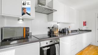 1 Bedroom Penthouse Apartment By Littlepiggyrentals Short Lets & Serviced Accommodation Stevenage With Balcony & Fast WiFi - Stevenage - 5