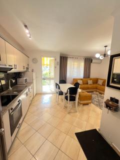 Pishat e Buta Apartment Golem - Golem - 8