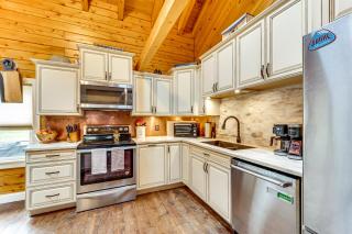 8 Mi to Kingdom Trails Spacious Home with Game Room - Lyndonville - 4