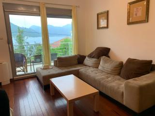Min 4 nights Apartment with swimmingpool, seaview and large terrace, 1st floor min 2 pers - Dobrota - 4