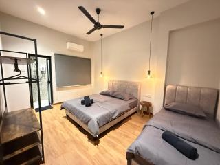 Galaria3 18PX 4BR NearTc, DinosaurLand, PS4, Netfx - Kuantan - 1