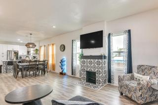 Less Than 1 Mi to Beaches Galveston Retreat with Patio! - Galveston - 4