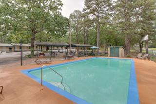 Greers Ferry Lake Escape Cabin with Pool Access - - 9