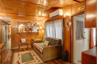 Greers Ferry Lake Escape Cabin with Pool Access - - 7