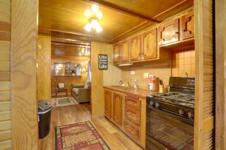 Greers Ferry Lake Escape Cabin with Pool Access - - 5