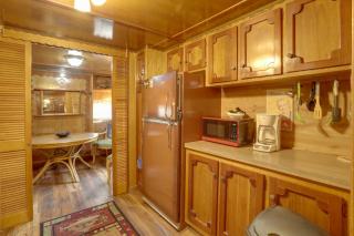 Greers Ferry Lake Escape Cabin with Pool Access - - 3