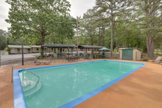 1 Mi to Greers Ferry Lake Cabin with Pool Access - - 8