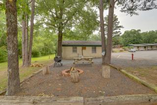 1 Mi to Greers Ferry Lake Cabin with Pool Access - - 9