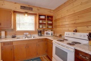 1 Mi to Greers Ferry Lake Cabin with Pool Access - - 2