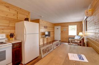 1 Mi to Greers Ferry Lake Cabin with Pool Access - - 1