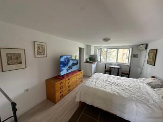Studio In Bohemian Sector, Skopje - Escópia - 8