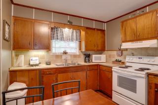Boat, Swim and Hike Cottage Near Greers Ferry Lake! - - 2