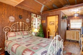 Romantic Escape in Greers Ferry Less Than 1 Mi to Lake - - 4
