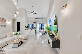 Stunning 4BR Penthouse Ocean & Golf Views Wyndham Residence - Carmelita - 1