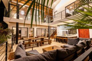 7BR Villa with Pool, Cold Plunge, and Prime Location - 0