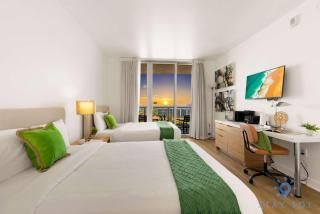 Stylish Apartment Near Beach - Hallandale Beach - 0