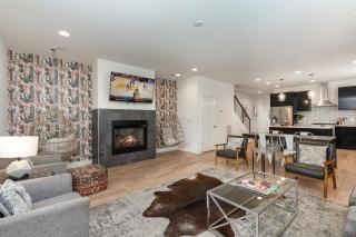 Riff & Rest - 2 Stylish Homes - Mins to Germantown - 0