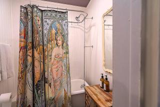 Camellia Room_Victorian_with Private Bathroom - Savannah - 6