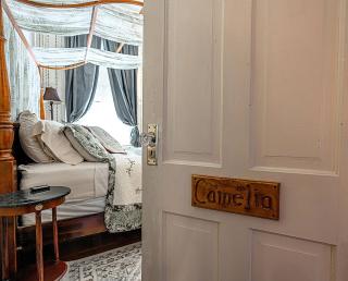Camellia Room_Victorian_with Private Bathroom - Savannah - 8