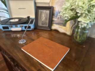 Camellia Room_Victorian_with Private Bathroom - Savannah - 1