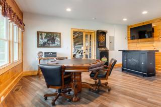 Waynesville Romantic Hideaway with Private Hot Tub - Waynesville - 1