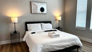 Upscale 2 Bed Apt Pool & Gym - Austin - 7