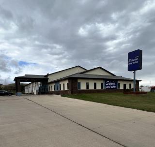 Serena Inn & Suites - 4
