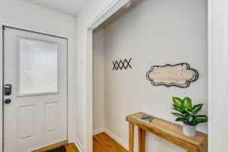 Near Downtown Beach House&Apt - Woodland Escape - 5