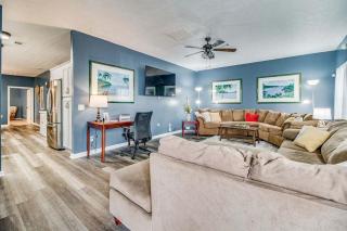 Private Patio & Close to Beach Coastal Cottage - 0