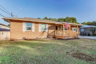 Mins to Beach & Shopping Brilliant in Bellview - Pensacola - 0