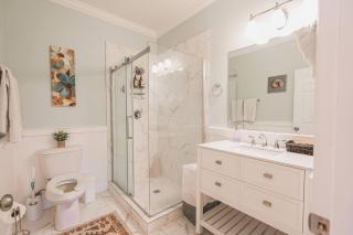 Victorian Modern Room in Carriage House - Unit A - Savannah - 7