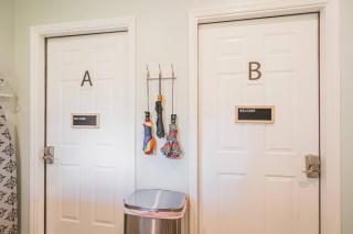 Victorian Modern Room in Carriage House - Unit A - Savannah - 6