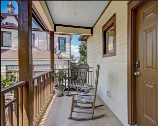 Victorian Modern Room in Carriage House - Unit A - Savannah - 2