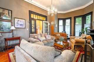 Free Parking & Private Bath Romantic Parlor Room Historic Savannah Victorian - 3