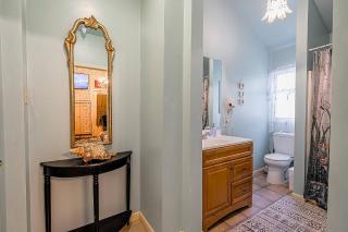 Free Parking & Private Bath Romantic Parlor Room Historic Savannah Victorian - 6