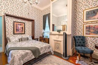 Parlor Room_Victorian_Private Entrance, Bathroom - Savannah - 0
