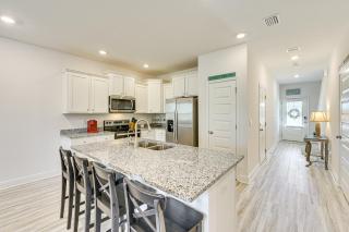 4 Mi to Santa Rosa Golf and Beach Club Modern Home - 5